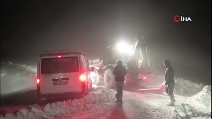 Muş'ta köy yolunda mahsur kalan 7 kişi kurtarıldı