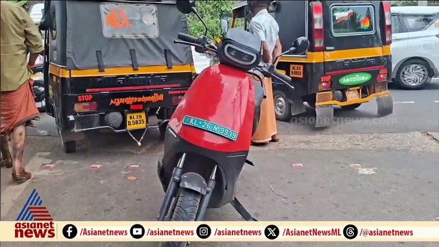 വാഹനം തട്ടിയത് പ്രകോപനമായി, പന്തളത്ത് ഓട്ടോ ഡ്രൈവറെ മർദിച്ച് ബൈക്ക് യാത്രക്കാരൻ