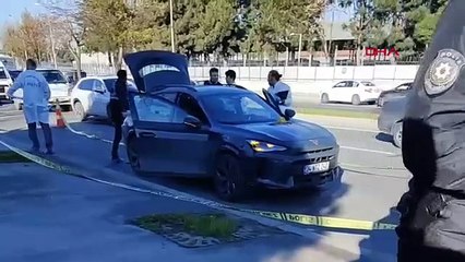 İstanbul'da güpegündüz otomobile silahlı saldırı: Bir kişi hayatını kaybetti!