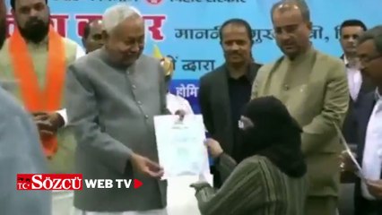 Hindistan Başbakanı, Müslüman kadının peçesini açmaya çalıştı
