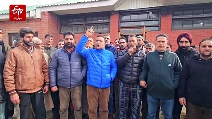 محمکہ بجلی کے ملازمین ضروری آلات کے بغیر زمینی سطح پر کام کر رہے ہیں