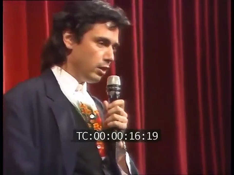 1987 – Johnny Hallyday : le 9 juin, présent à l’Espace Cardin pour la vidéo du concert de Jean-Michel Jarre à Lyon (Rush Pathé)