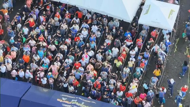 Naviferias del IMA: Miles de personas asisten a comprar jamones en el estadio Rommel Fernández y San Antonio