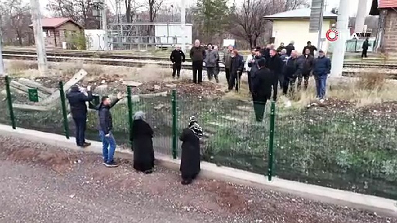 Kemal Sunal’ın film sahnesi gerçek oldu! Mahalle ikiye bölündü