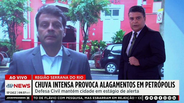 Chuva forte gera caos em Petrópolis no RJ