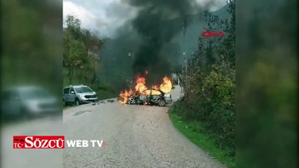 Hafif ticari araçla çarpışan otomobil alev aldı: 2 yaralı