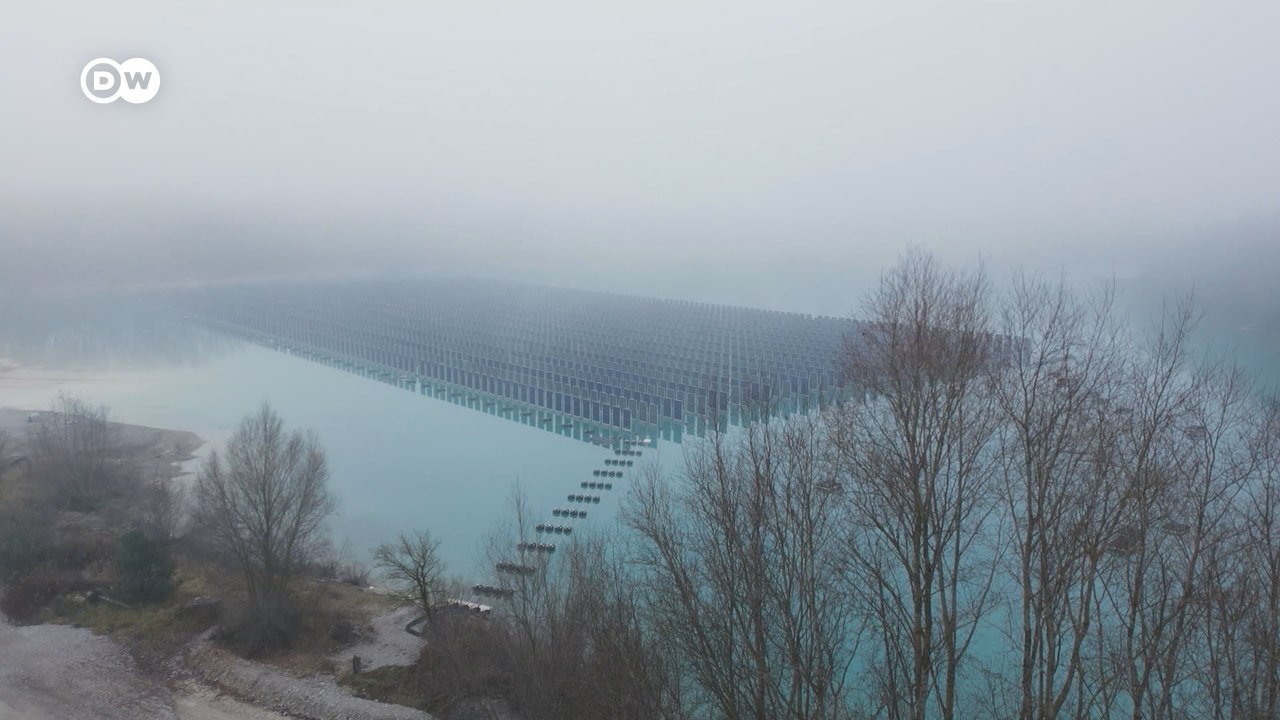 Die erste vertikale Solaranlage auf dem Wasser