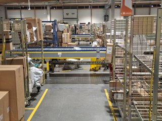 Des colis de Noël en pagaille à la plateforme La Poste de Colombelles