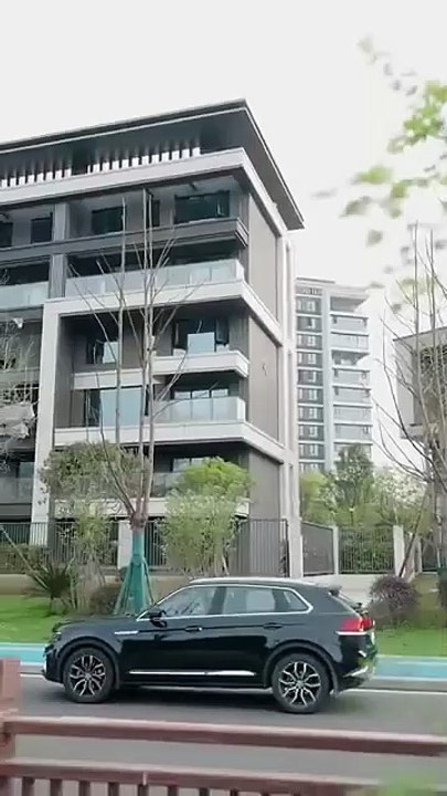 In her past life, she waited 10 years in vain. Reborn, she let go—this time, he fell first - Mini 2025