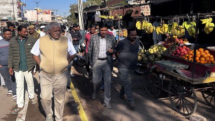 Video: दुकानों के आगे से अतिक्रमण व सामान हटाने का मामला