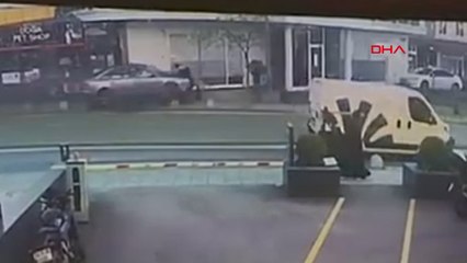 Şişli'de kaldırıma çıkan otomobil dehşeti!