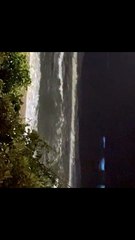 Ondas fluorescentes surgem em praia do Sul de Florianópolis e impressionam moradores