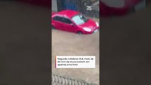 Carros são ‘engolidos’ após temporal em Petrópolis e Defesa Civil emite alerta extremo #shorts
