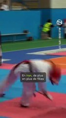 🥋 En Iran, une nouvelle génération de filles apprend à se défendre… et à se faire entendre. De plus en plus de jeunes Iraniennes se tournent vers le karaté, un mouvement révélateur d’un changement profond dans la République islamique. Après la Révolutio