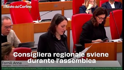 Consigliera regionale sviene durante l'assemblea: il video
