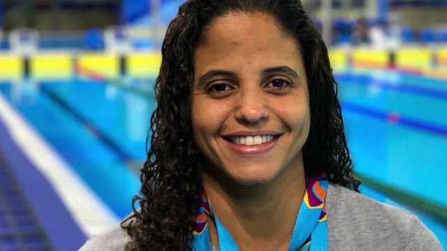 Etienne Medeiros: A Primeira Brasileira Campeã Mundial de Natação Transformando Vidas através do Esporte em Pernambuco