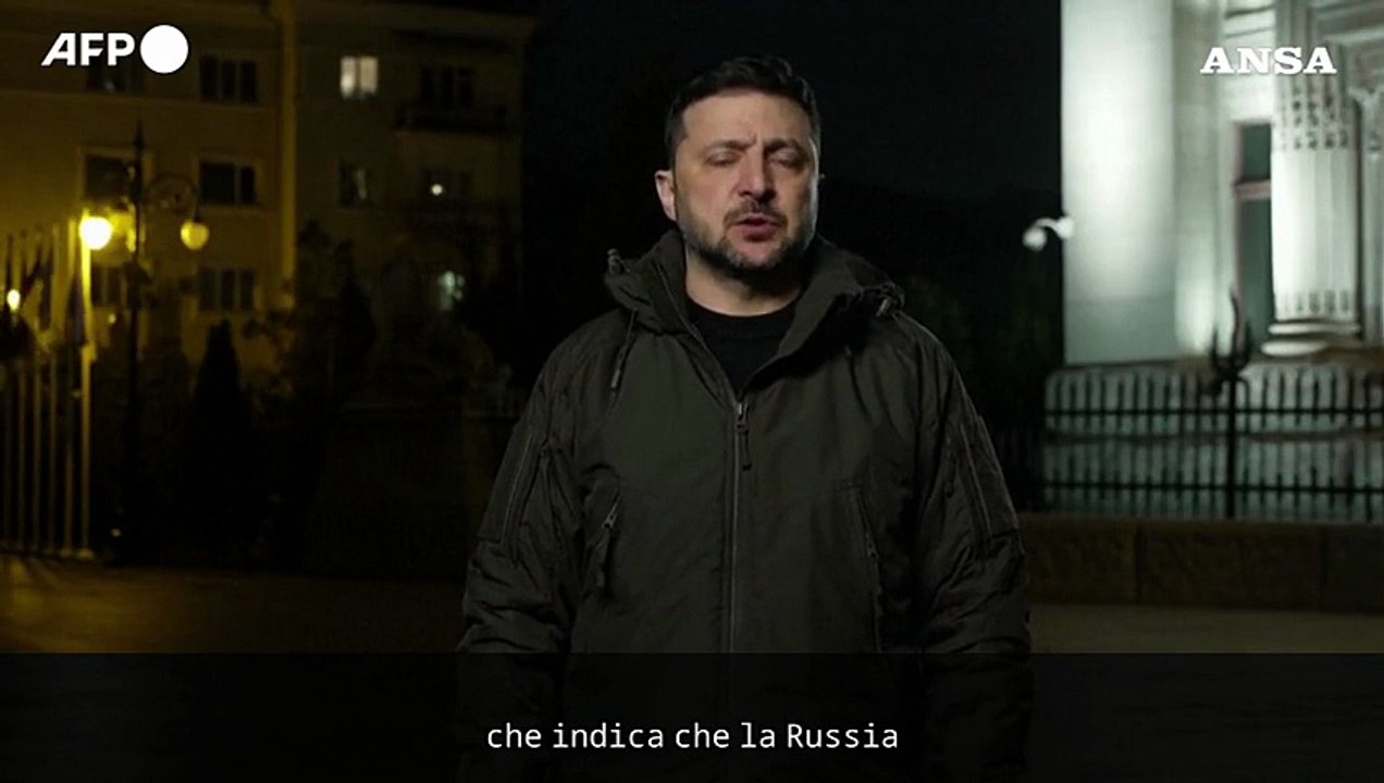 Zelensky: "Mosca sta preparando un altro anno di guerra"