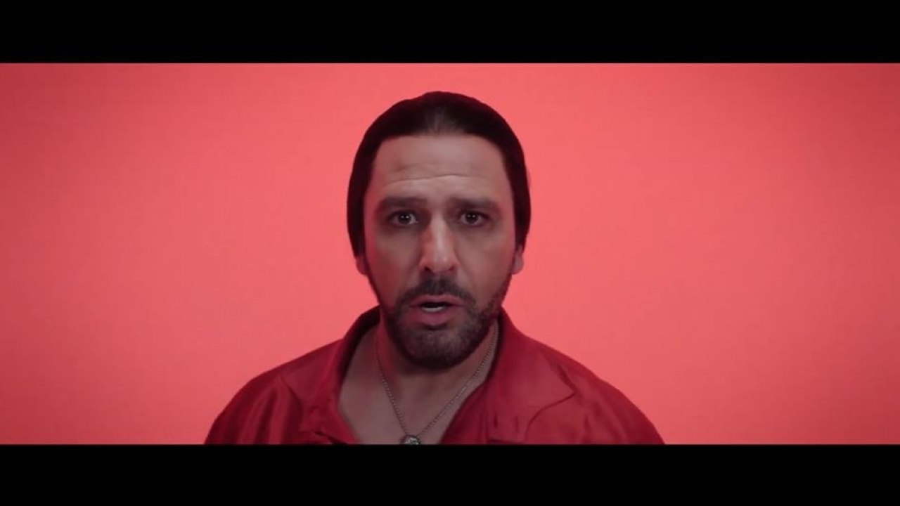 Checco Zalone lancia il nuovo brano "La prostata inflamada": il videoclip che anticipa il film "Buen Camino"