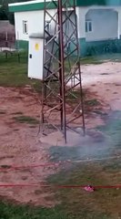 Harran’da Bomba Gibi Patladı, Mahalle Sokağa Döküldü