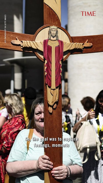 Stories Behind the Top Photos of 2025: Nuns at St. Peter's Square [VERTICAL]