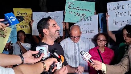 Ciudadanos protestan frente a la Procuraduría General de la República por el caso SENASA