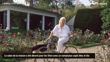 Dans la maison de Line Renaud à Rueil Malmaison, c'est ambiance de fête ! Photo depuis son salon lumineux