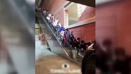 Kameralara yansıyan panik! Okul çevresinde dehşet anları: Yürüyen merdiven bir anda kontrolden çıktı