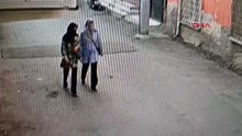 Yüzlerini eşarpla gizleyen anne-kız, girdikleri evlerden altın ve ziynet eşyası çaldı