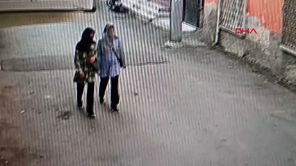 Yüzlerini eşarpla gizleyen anne-kız, girdikleri evlerden altın ve ziynet eşyası çaldı