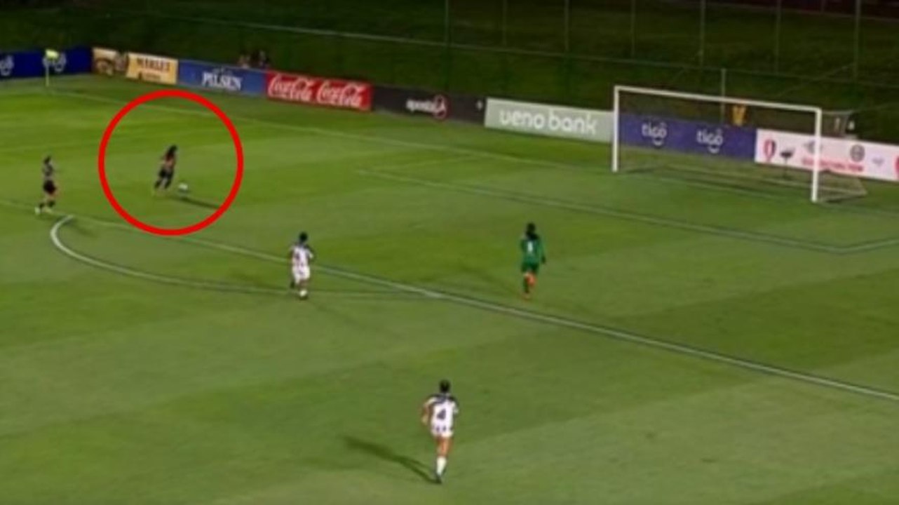 Salta il portiere ma temporeggia troppo: errore clamoroso a porta vuota