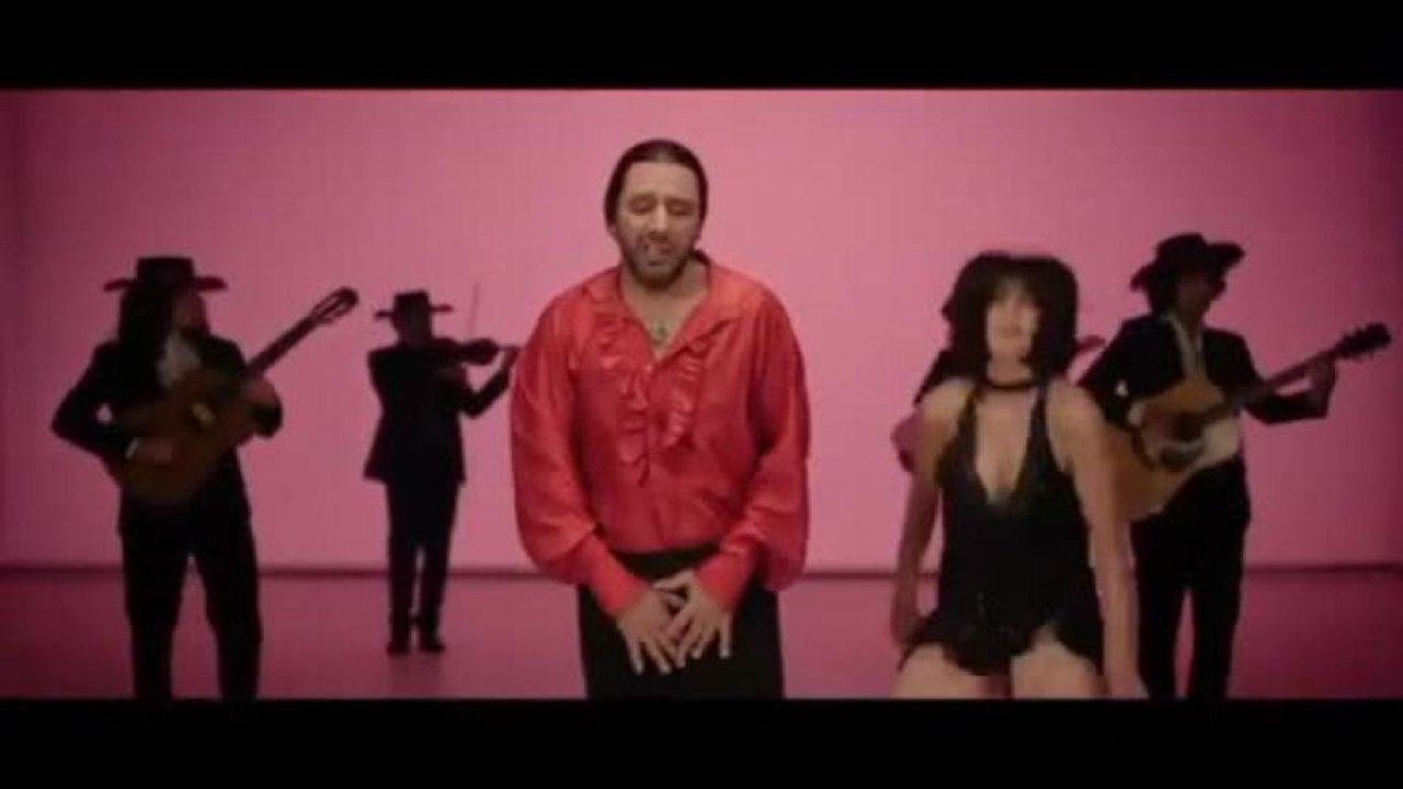 Zalone e "La prostata inflamada", un brano in spagnolo maccheronico