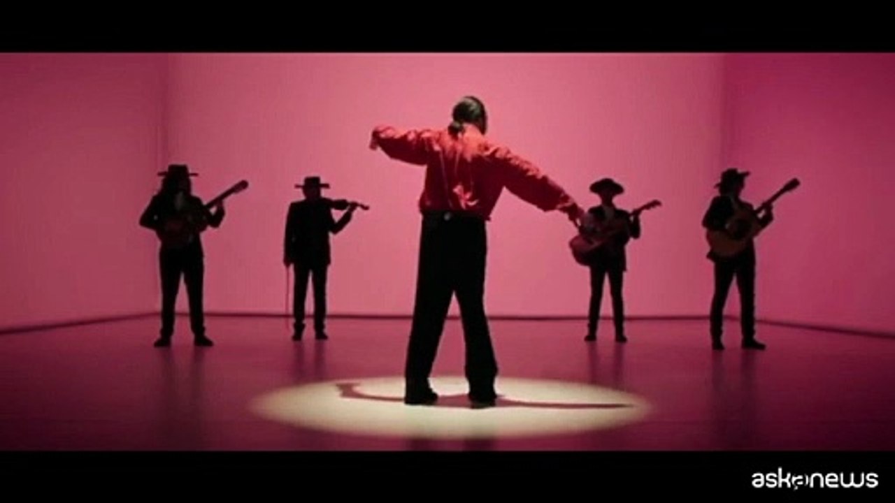 Zalone e "La prostata inflamada", un brano in spagnolo maccheronico