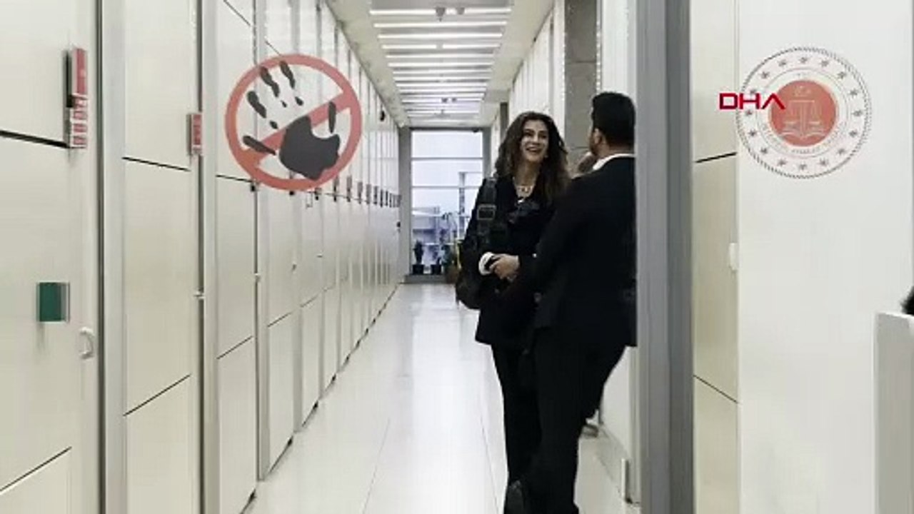 Berrak Tüzünataç ifade vermek için adliyede