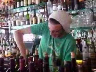 Préparation des mojitos par Tchoa