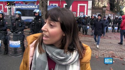 Askatasuna, il centro sociale circondato dalle forze dell'ordine