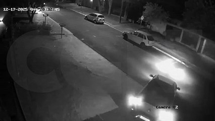 Carro de autoescola é flagrado trafegando na contramão em Cascavel