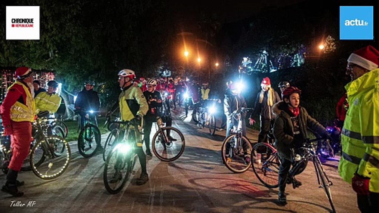Fougères balade à vélos déguisée pour Noël