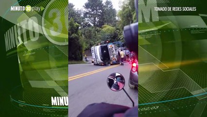 Camión se volcó y generó congestión en la vía Medellín – Alto de Minas