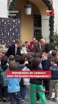 Les images de la distribution de cadeaux aux enfants de Monaco par la famille princière