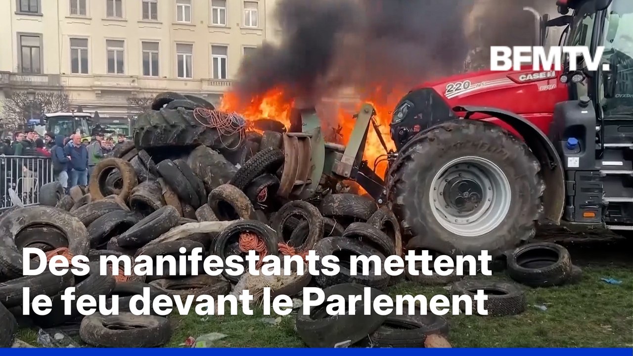 Colère agricole: des manifestants mettent le feu devant le Parlement européen