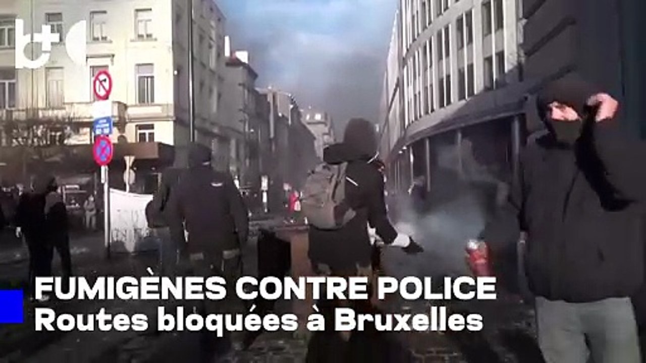 Chaos total à Bruxelles: agriculteurs lancent des fumigènes sur la police et bloquent les routes