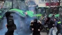 Agricultores bloquean Bruselas en protesta por el acuerdo UE-Mercosur y los recortes de ayudas