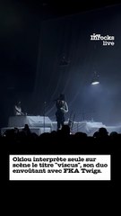 Oklou interprète son titre "viscus" sur la scène de la Salle Pleyel pour le dernier concert de sa tournée mondiale !