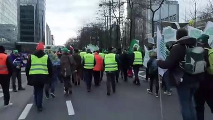 Protestas de agricultores colapsan Bruselas contra el pacto UE-Mercosur