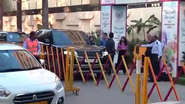 Shah Rukh Khan, Rohit Sharma, Shahid Kapoor, Karan Johar @ Dhirubhai Ambani School Annual Day