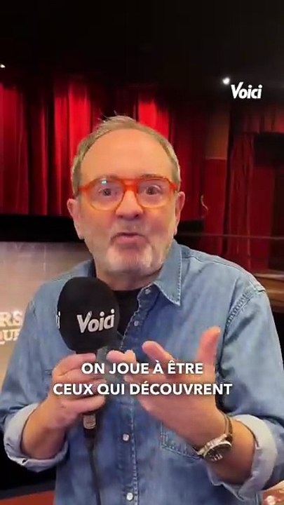 Bruno Solo regarde le monde comme s’il le découvrait pour la première fois. Avec l’enthousiasme d’un enfant qui joue, il explore les lieux, les œuvres et les monuments comme s’il en était le tout premier témoin. Une manière très personnelle de voyager, lo