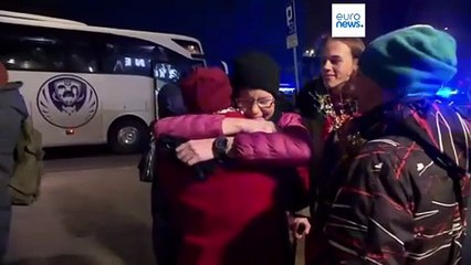 Los presos políticos bielorrusos liberados por el régimen de Lukashenko llegan a Varsovia