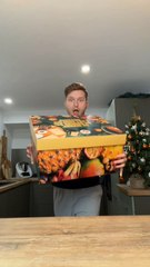 Colis XXL de fin d’année Grand Frais 😱✨Plein de gourmandises à l’intérieur qu’on va découvrir dans cette vidéo 🎉✨Saumon, Saint-Jacques, fromage de chèvre au chocolat, ananas, mangue ou encore gambas… il y en a pour tous les goûts 😍🔥