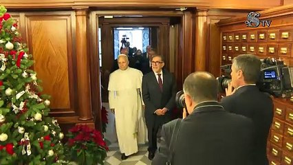 Il Papa visita la mostra sulla Bibbia di Borso d'Este in Senato