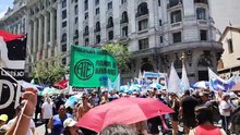 Trabajadores del Garrahan en Plaza de Mayo: "Nos quiere hacer retroceder cien años"